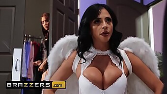 แม่ม่ายหุ่นใหญ่ Ariella Ferrera และ Isis Love เล่นทางทวารหนักด้วยของเล่น