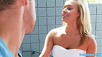 Kennedy Leigh Geeft Een Blowjob Aan Een Gelukkige Kerel