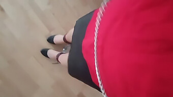 Sissy In Strumpfhosen Wird In Bdsm-Video Versohlt Und Beschämt