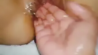 Kekasih Berbulu Vagina Mendapat Creampie Oleh Kekasihnya