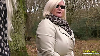 巨乳のイギリス人熟女が指でオーガズムを迎える