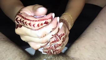 Entusiasta Amador De Handjob Árabe Com Tesão Adora Uma Gozada Caseira