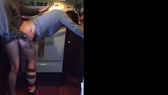 La Milf Amateur Tiene Un Clímax Satisfactorio En La Cocina