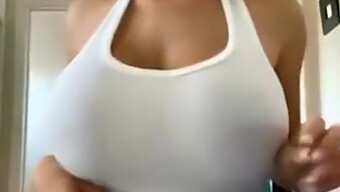 Belleza Natural Con Tetas Masivas