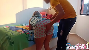 Solo En Casa Con Mi Padrastro: Tenemos Una Sesión De Sexo Salvaje