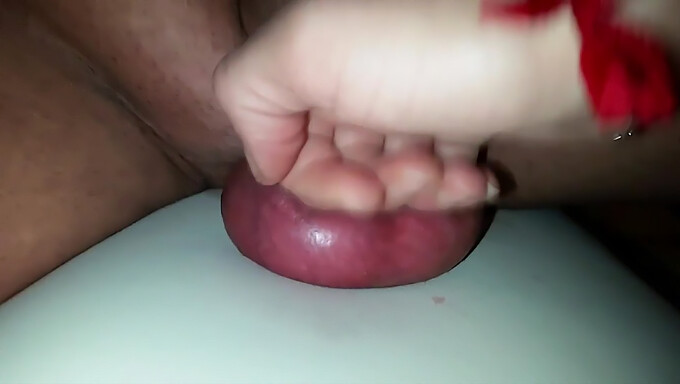 Amatérske Ballbusting: Foot Fetish Fun