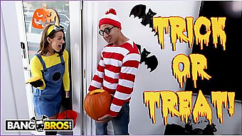 Món Quà Halloween Cho Một Cô Gái 18 Tuổi Nhỏ Nhắn: Bruno Tặng Cô Ấy Một Món Quà Đặc Biệt