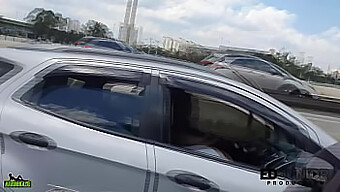 Angel Takemura Menikmati Blowjob Dalam Kereta Di Marginal Pinheiros - Bunduda