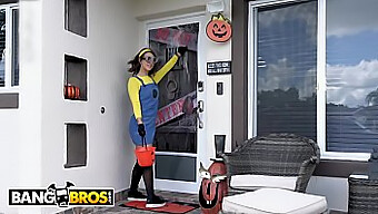 Seks Halloween Cosplay Dengan Zakar Besar Dan Keseronokan Oral