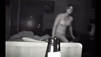 Étudiante À La Chatte Rasée Se Fait Lécher La Chatte Et Baiser Dans Une Vidéo Maison