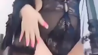 Büyük Göğüslü Milf Ile Asya Masajı