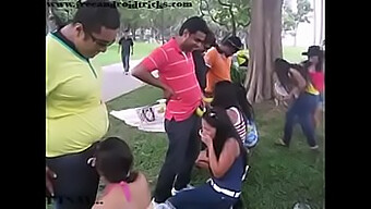 Las Chicas Indias Complacen Un Pene En Este Video Caliente