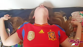 Spanyol Tini Segít Neki Elérni Szexuális Mérföldkőjét