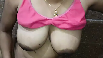 Desi Bhabhi Masturbiert In Hausgemachtem Video