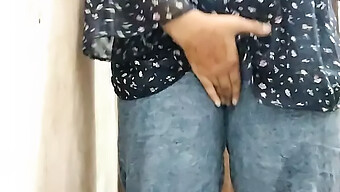 Desi Indian College Girl'S Solo Masturbation Session