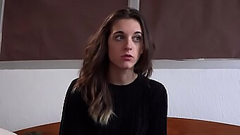 Spanischer Teenager Wird In Diesem Amateur-Pornovideo Anal Gefickt