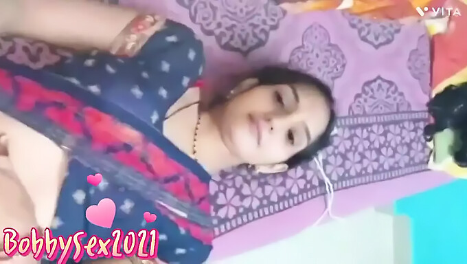 भारतीय Milf हो जाता है उसे बिल्ली पाला द्वारा सौतेले भाई में Hd