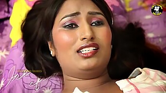 Cuộc Gặp Gỡ Lãng Mạn Của Dì Swathi Aunty Và Cậu Bé Yog Trong Phim Ngắn Telugu