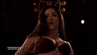 Sultry Salma Hayeks Fristende Lingeri-Scene