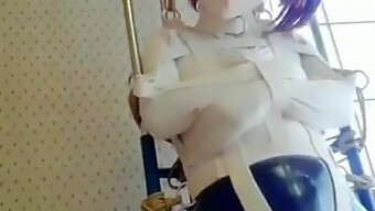 Kigurumi Cosplayer Menikmati Kenikmatan Diri Yang Intim Dengan Vibrator