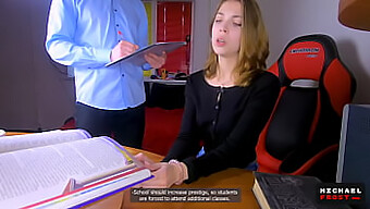 Roztomilá Teenagerka (18+) Si Užíva Veľký Penis V Tomto Drobnom Análnom Videu