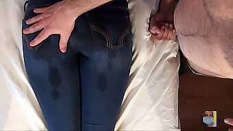 Hd-Video Von Massage Und Fingern In Jeans